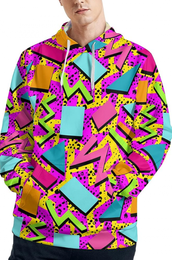 Hoodie dengan motif retro tahun 80-an